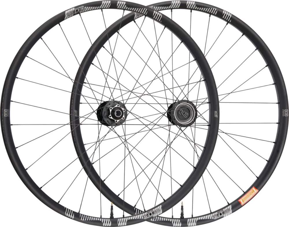 e-thirteen espec Race Carbon Enduro Boost 29" Laufradsatz - black-silver | Shimano Micro Spline | Boost | 148 mm | 110 mm | Boost | 29" | 110 mm | Shimano Micro Spline | 110 mm | 148 mm Ausverkauf