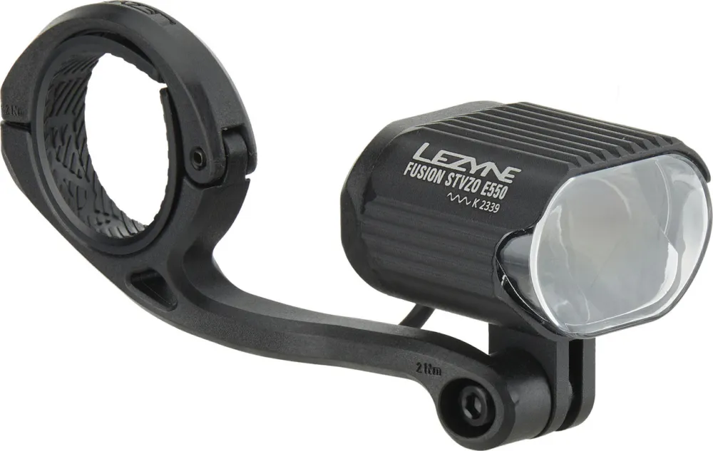 Lezyne Fusion E550 E-Bike LED Frontlicht mit StVZO-Zulassung - schwarz | 550 Expressversand